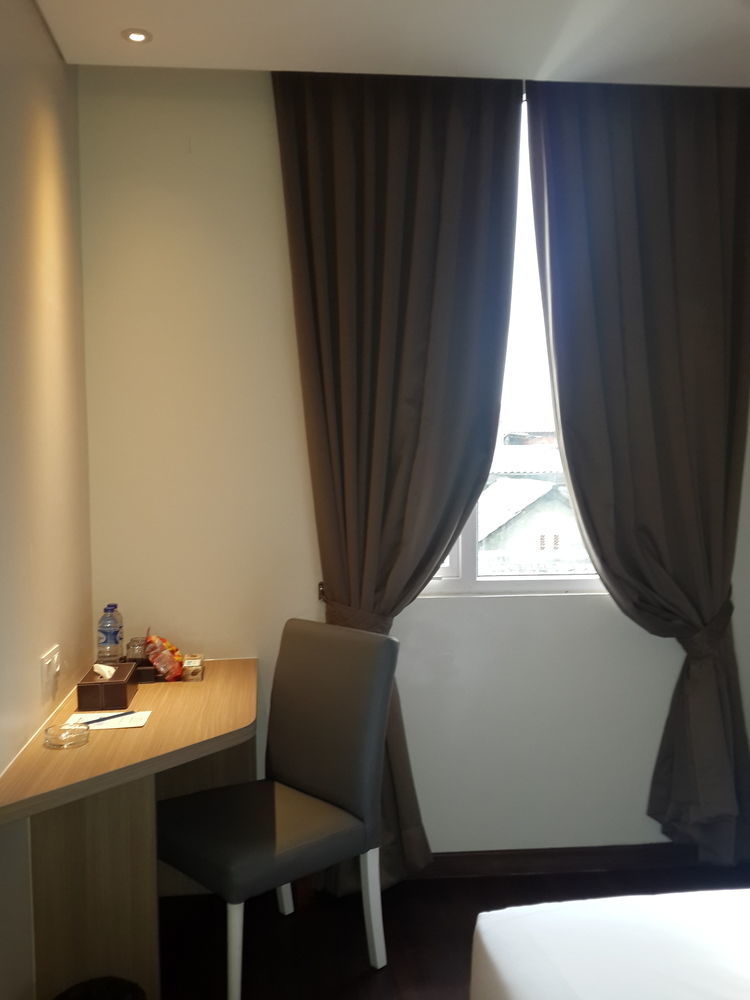 Hotel 88 Itc Fatmawati Jakarta By Wh Buitenkant foto