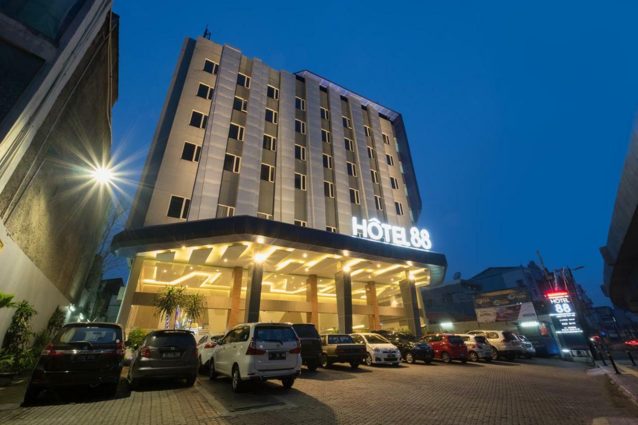 Hotel 88 Itc Fatmawati Jakarta By Wh Buitenkant foto